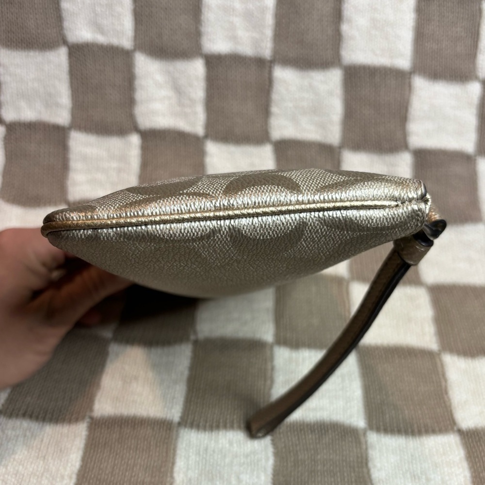 Coach large wristlet in signature canvas - Picture 8 of 10